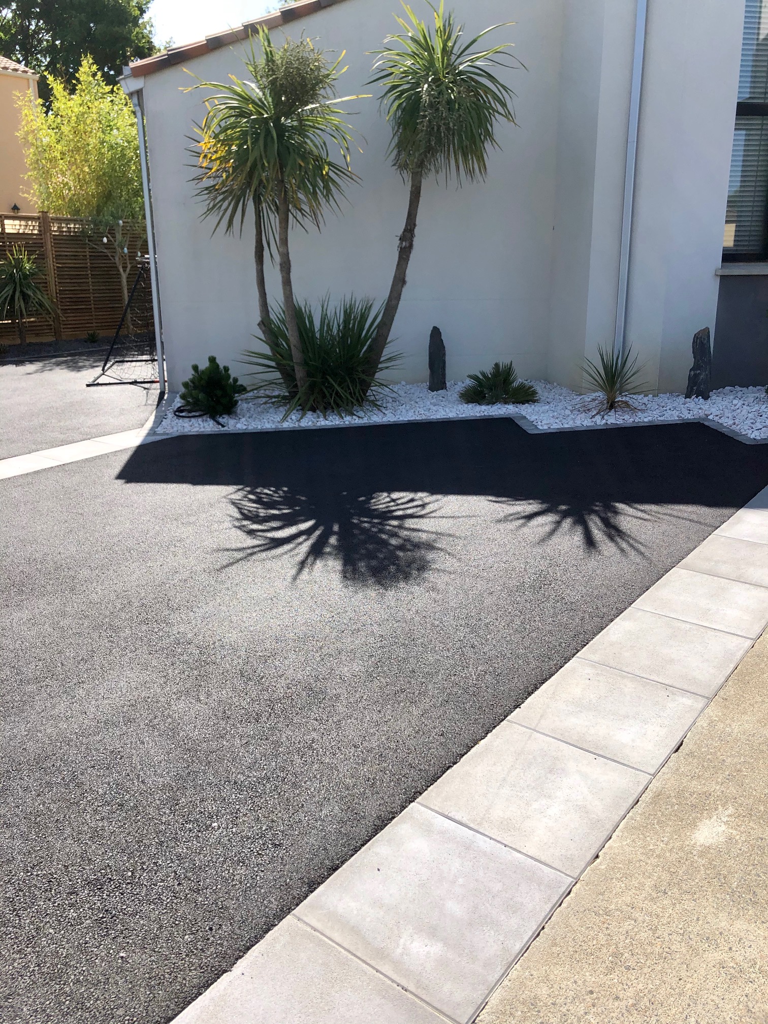 Cour - dallage - pavé béton - enrobé noir - Ideallée