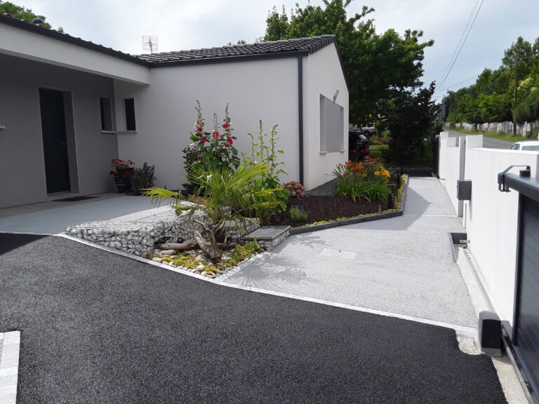 Cour - béton poreux gris - pavé - enrobé noir - Ideallée