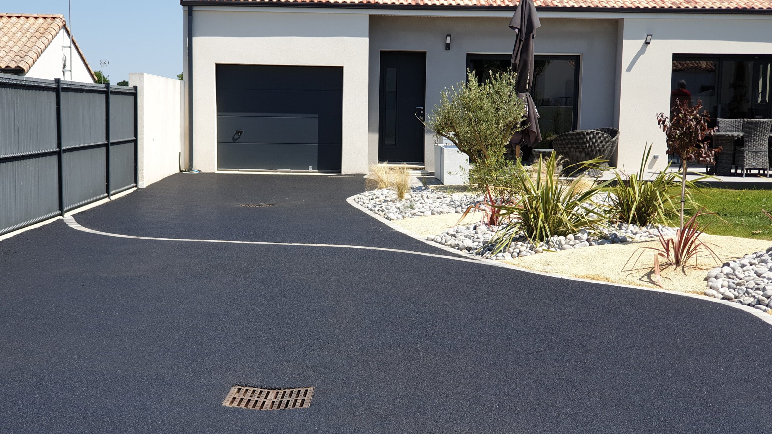 Cour - enrobé noir - Ideallée