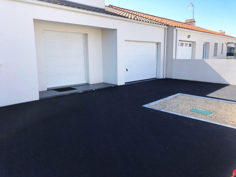 Cour - enrobé noir - Ideallée