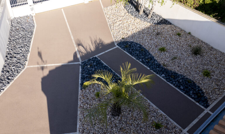 allée - béton poreux noir et pavage - Ideallée