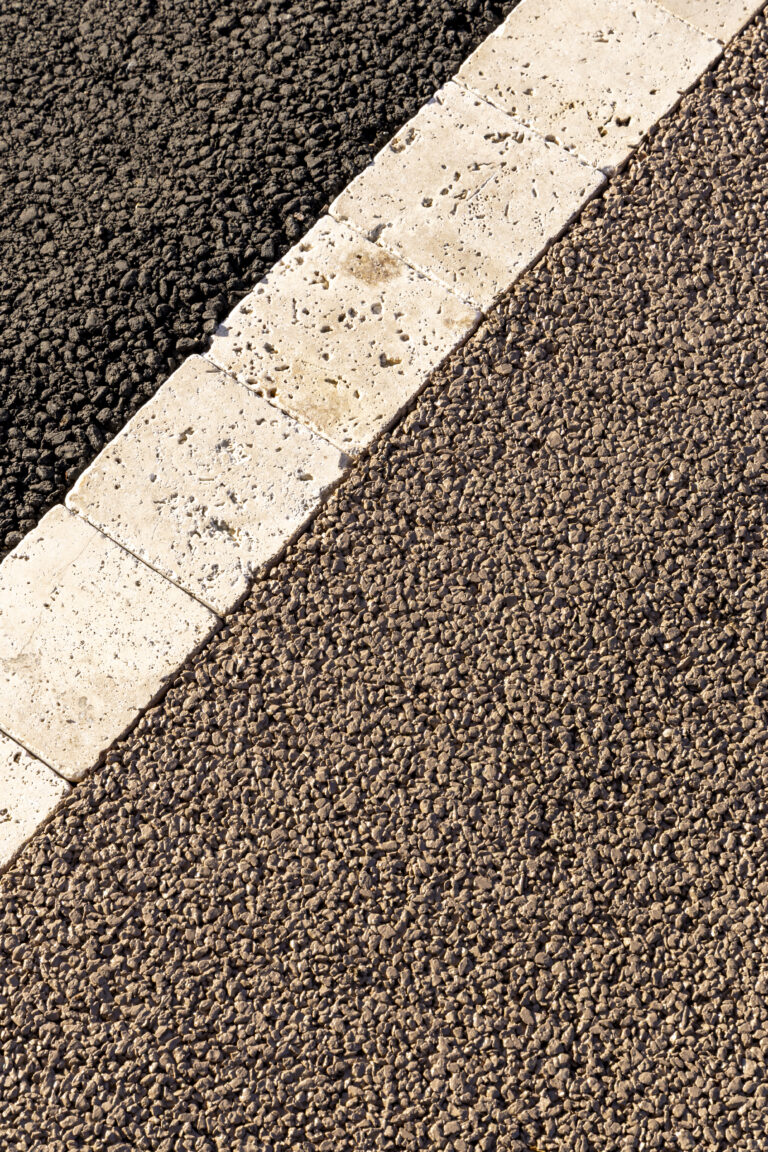 allée - béton poreux noir et pavage - Ideallée 17 Aytré