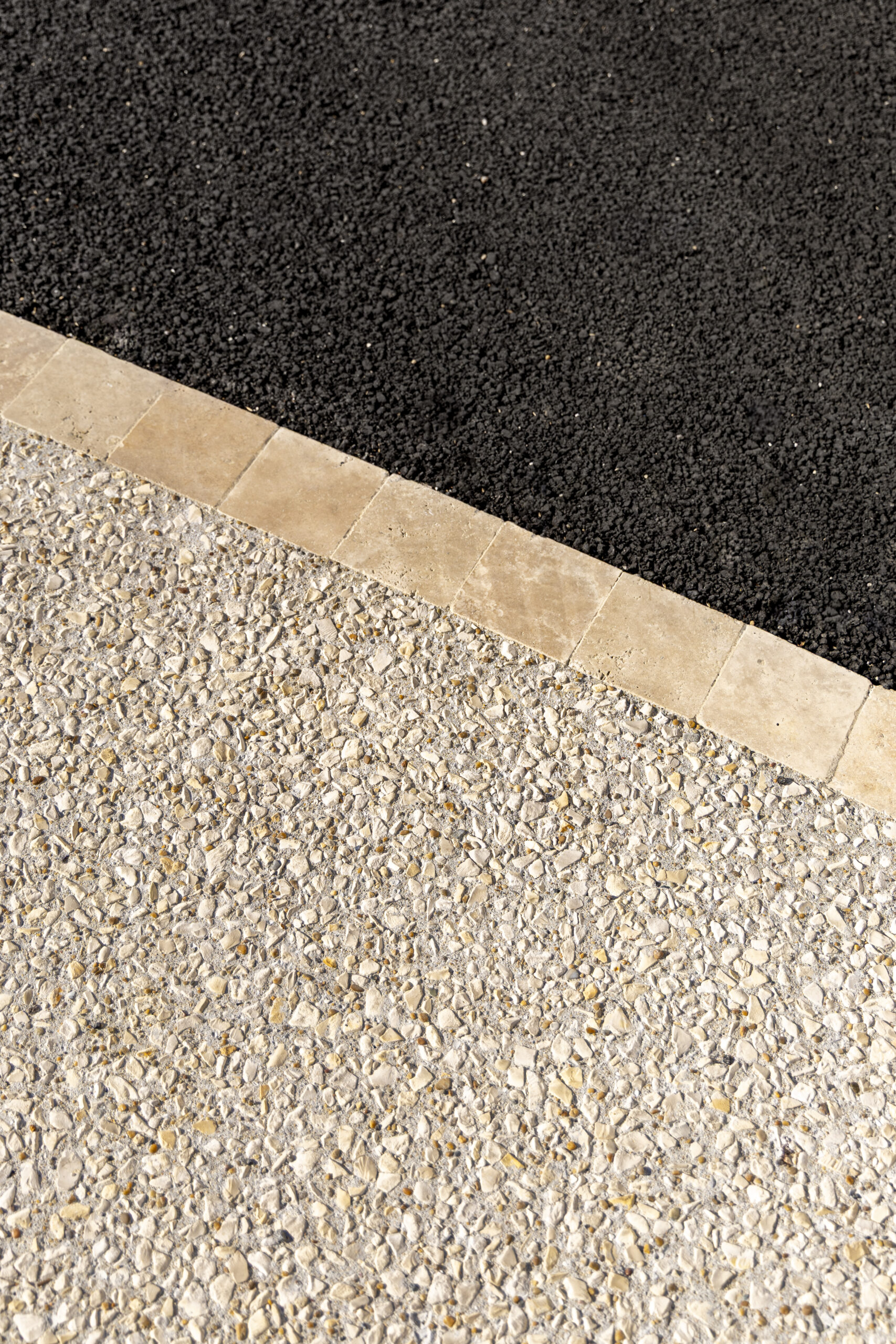 allée - enrobé noir - béton désactivé - pavage - Ideallée 17 2