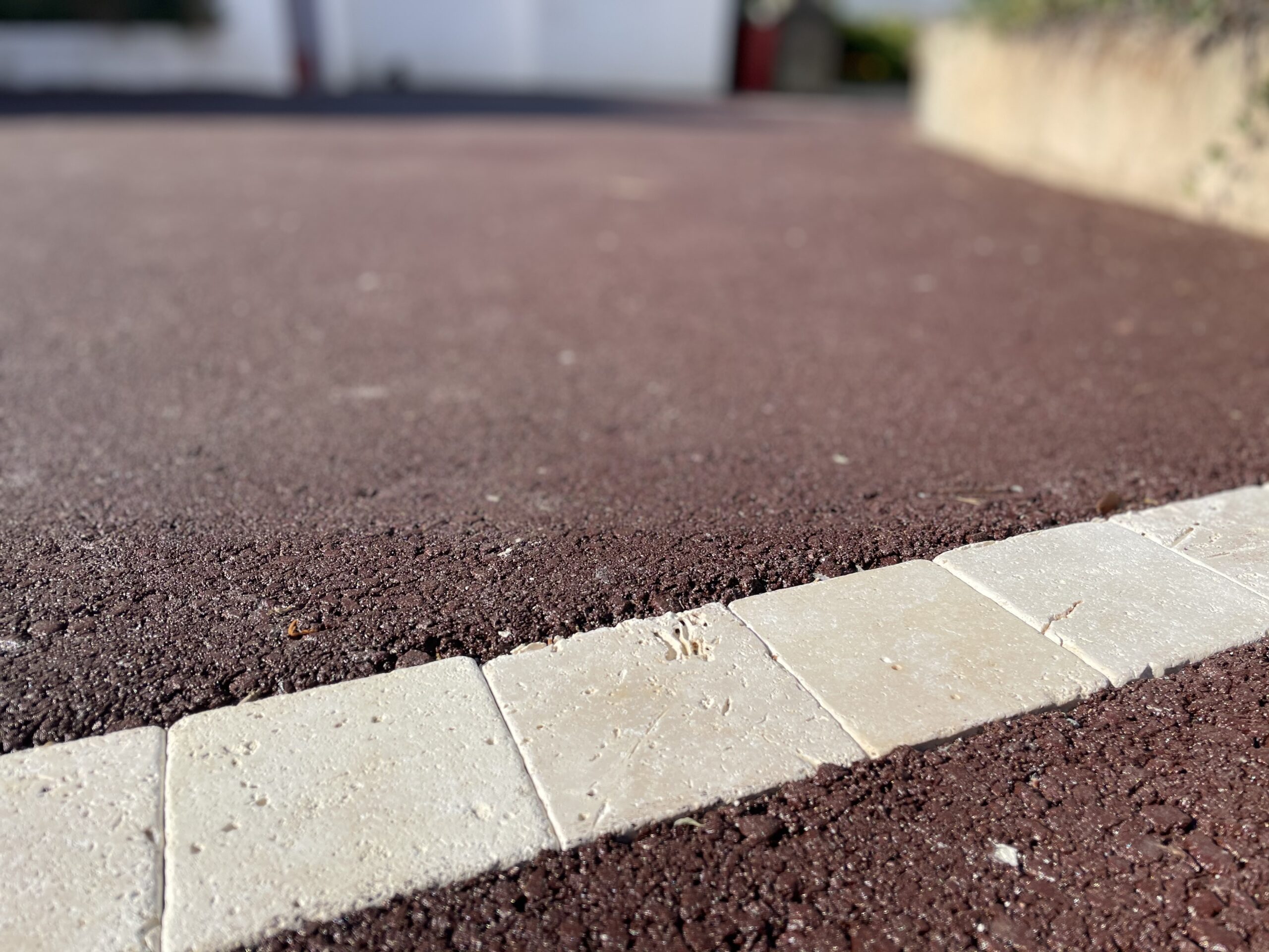 Cour - enrobé brun - Ideallée