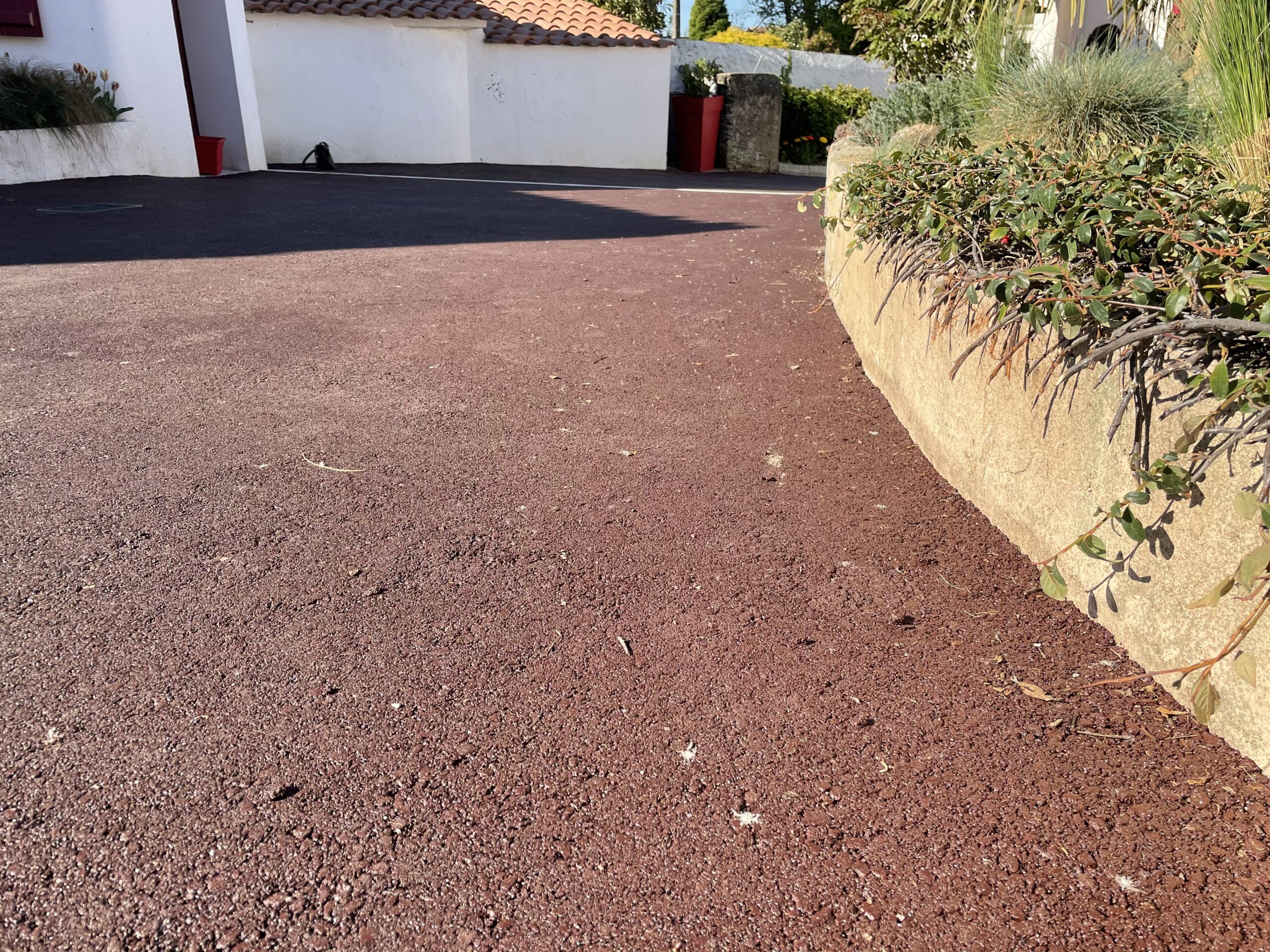Cour - enrobé brun - Ideallée