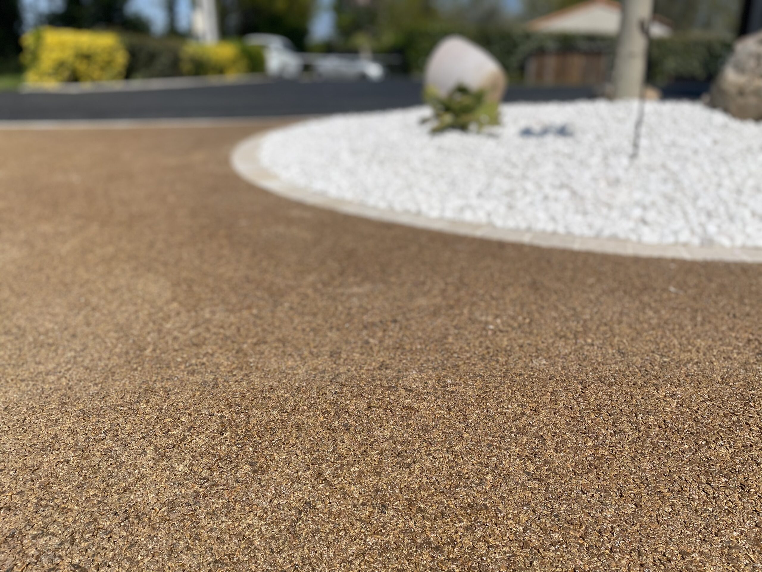 Cour - enrobé caramel et noir - Ideallée