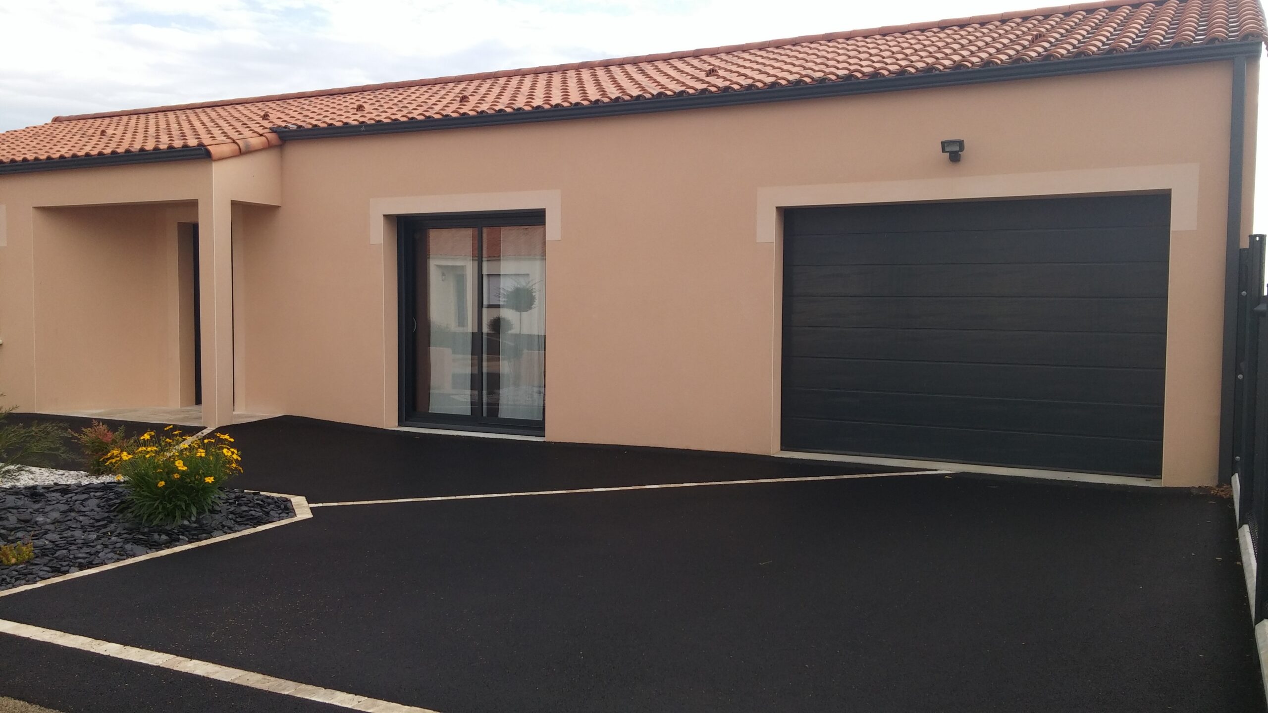 Cour - enrobé noir - Ideallée