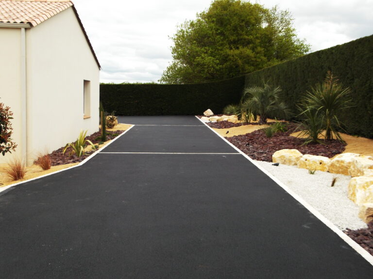 Allée - enrobé noir et pavés - Ideallée