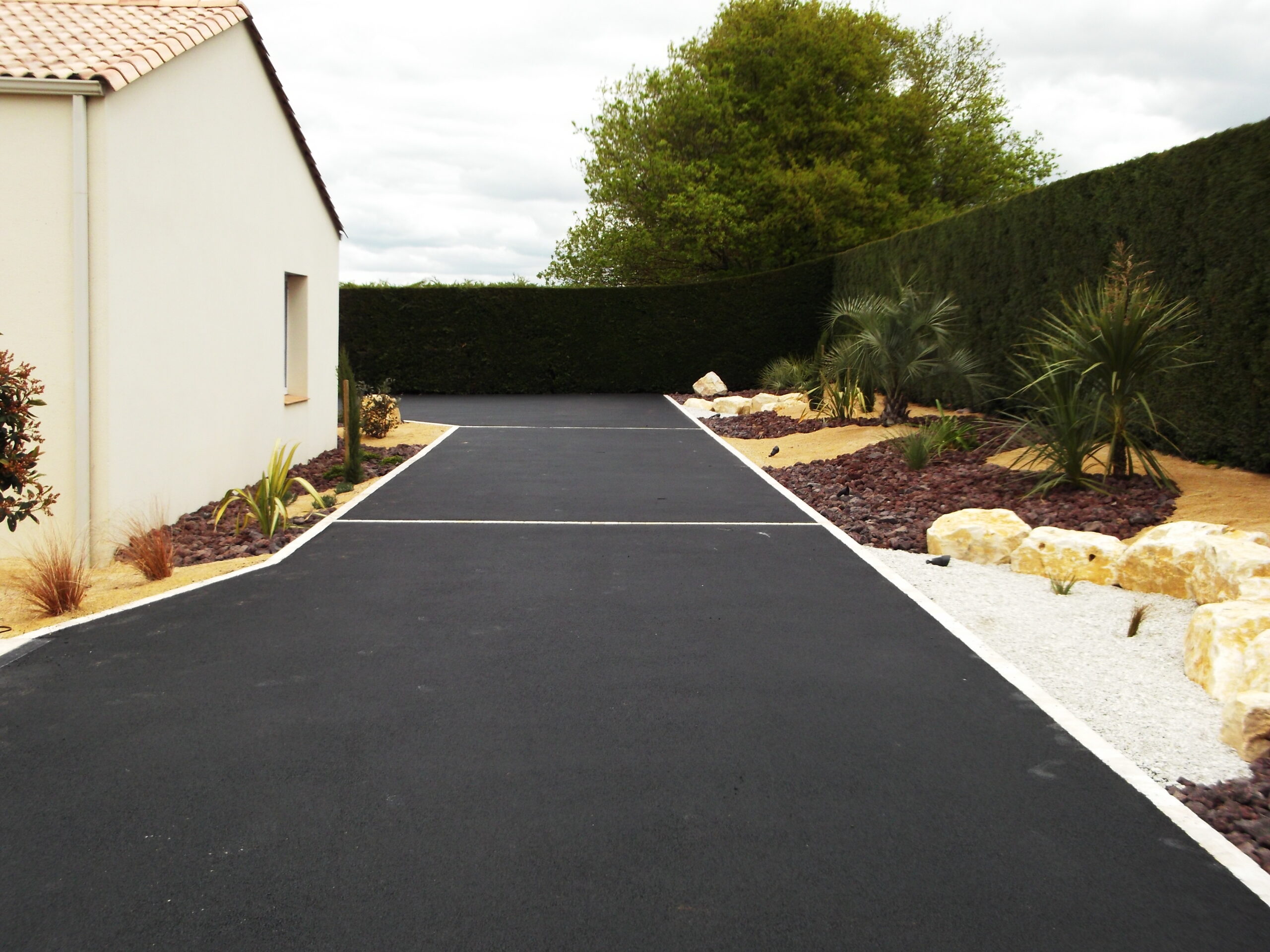 Allée - enrobé noir et pavés - Ideallée