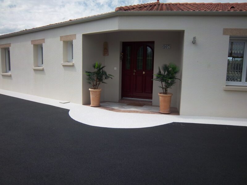 Cour - enrobé noir - Ideallée