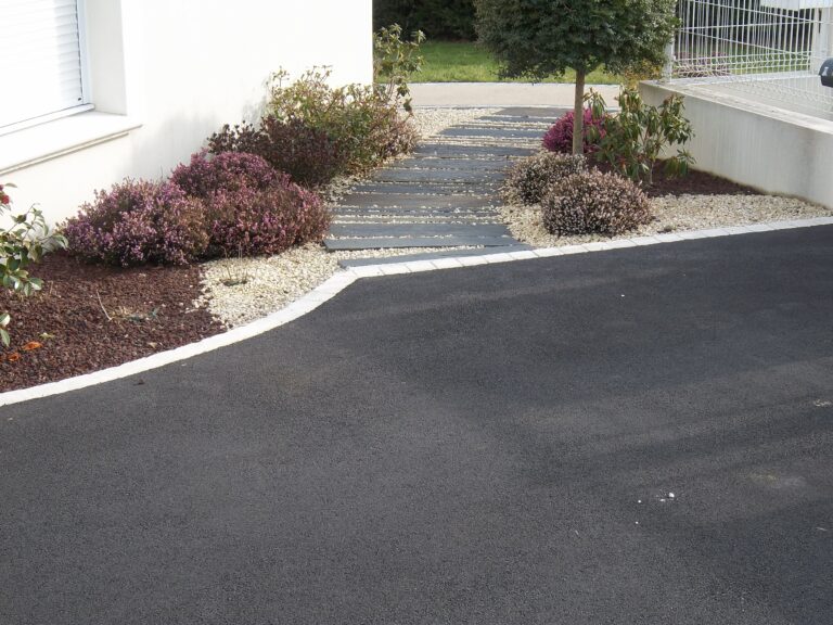 allée - enrobé noir et plaque ardoise - Ideallée