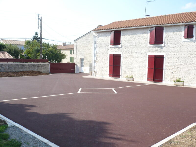 Cour - enrobé brun et pavé - Ideallée - 3