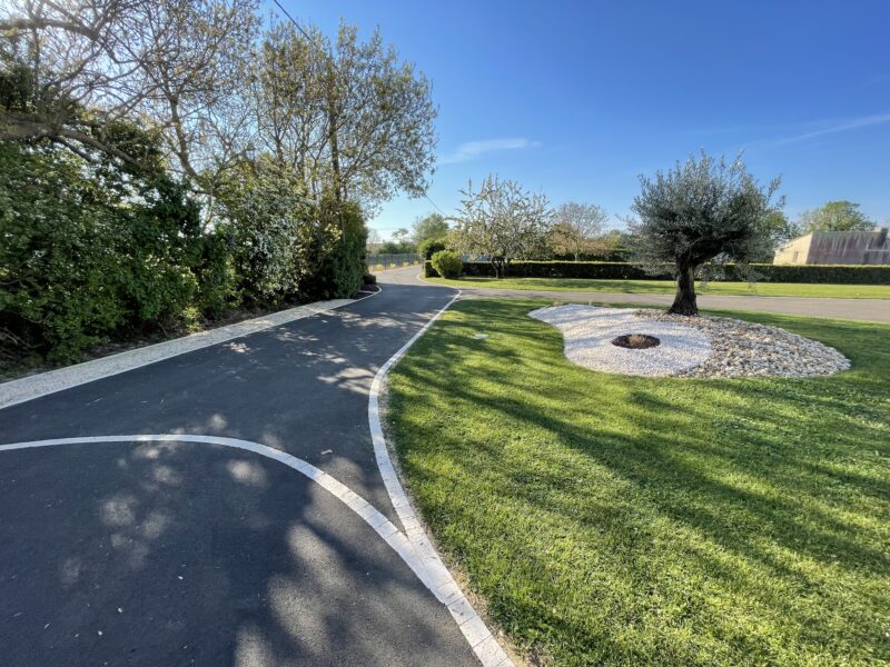 Cour - enrobé noir - pavé - béton désactivé - Ideallée - 3