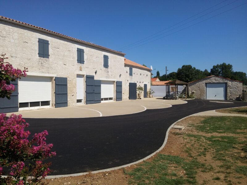 Parking - enrobé noir et beige - idéallée