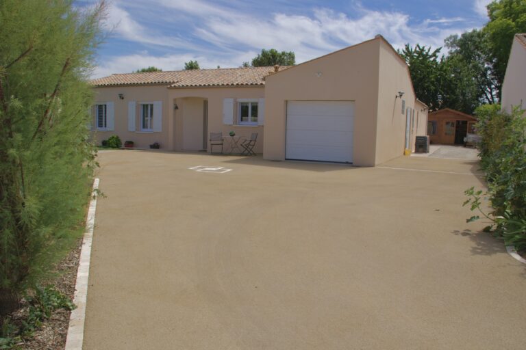 Cour - enrobé beige - Ideallée