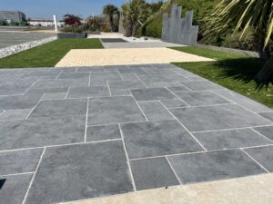 Showroom - dallage gris - IDEALLEE