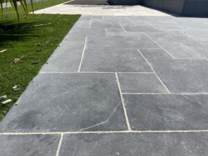 Showroom - dallage gris - IDEALLEE - 2