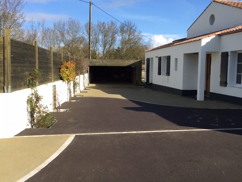 Cour - enrobé beige et ardoise - Ideallée