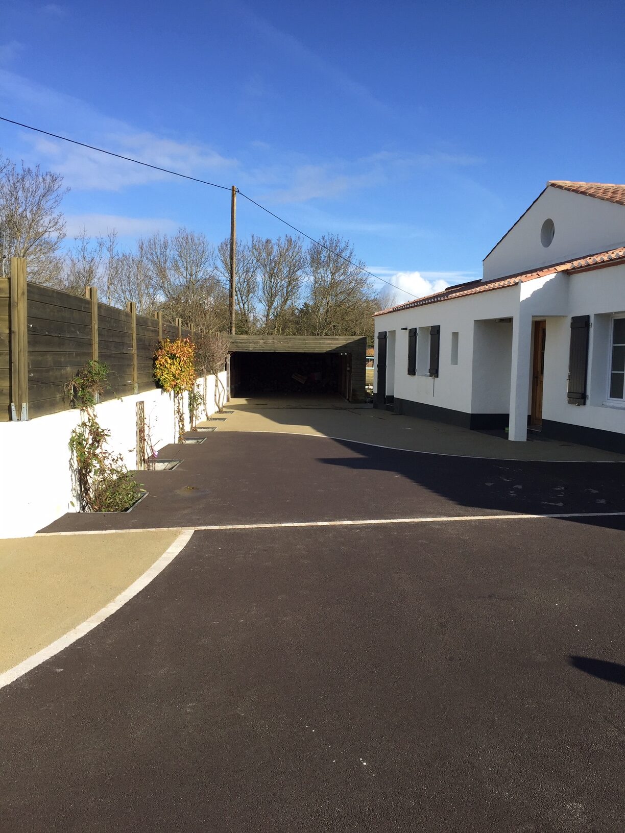 Cour - enrobé beige et ardoise - Ideallée